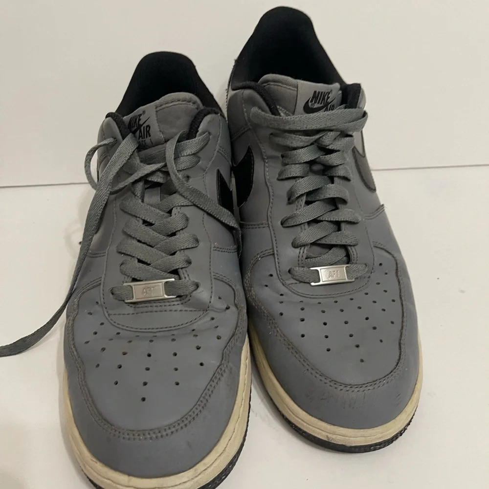 2015 Nike Air Force 1 Low Cool Grey Black White Rare 488298-086 Mens Size 10.5 - Picture 9 of 14